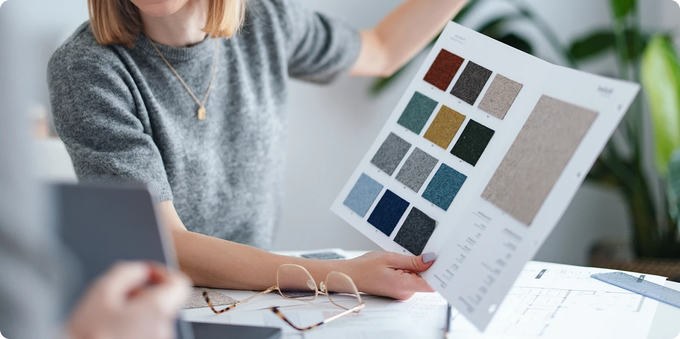 企画内容を打ち合わせしている様子