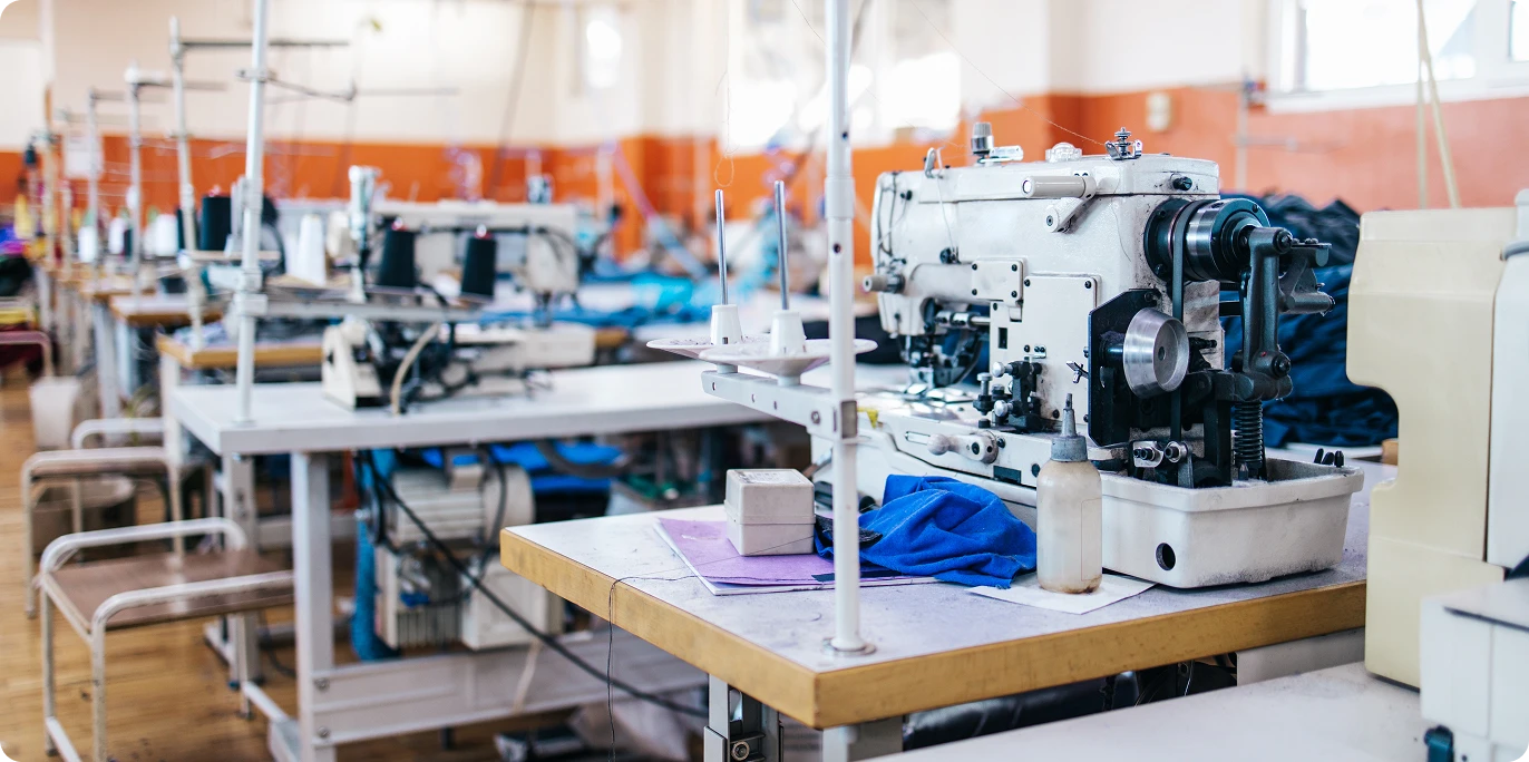 倉庫で商品を保管・出荷準備している様子