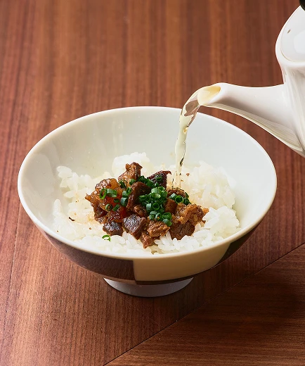 和牛のしぐれ煮をのせた出汁茶漬け