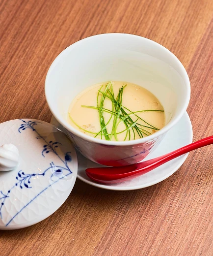 出汁の香りが広がる茶碗蒸し